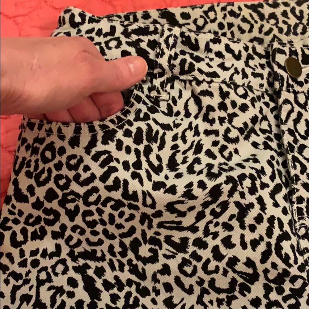 💗 LIKE NEW‼️ GARNET HILL Leopard Print JEANS - Picture 5 of 6